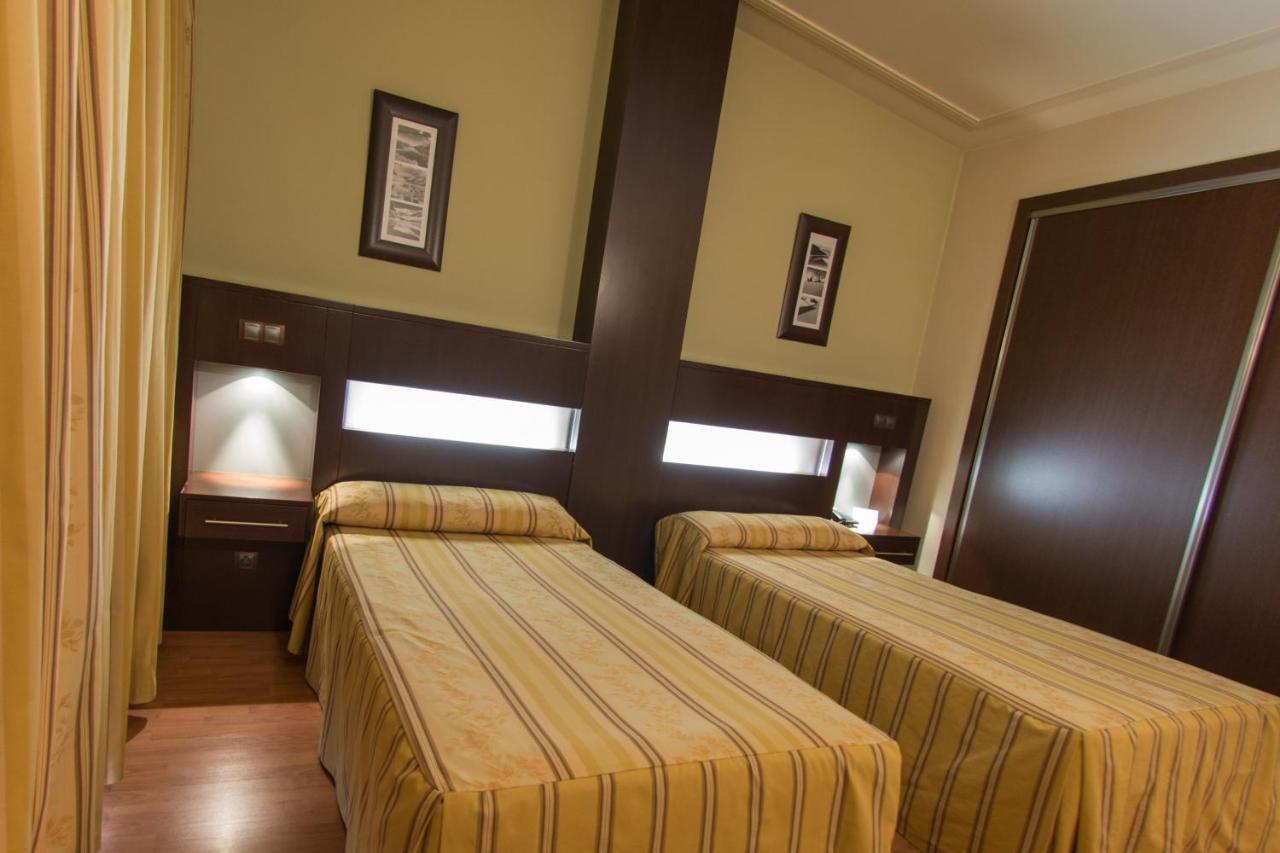 Hotel Los 5 Pinos Madrid Exterior photo