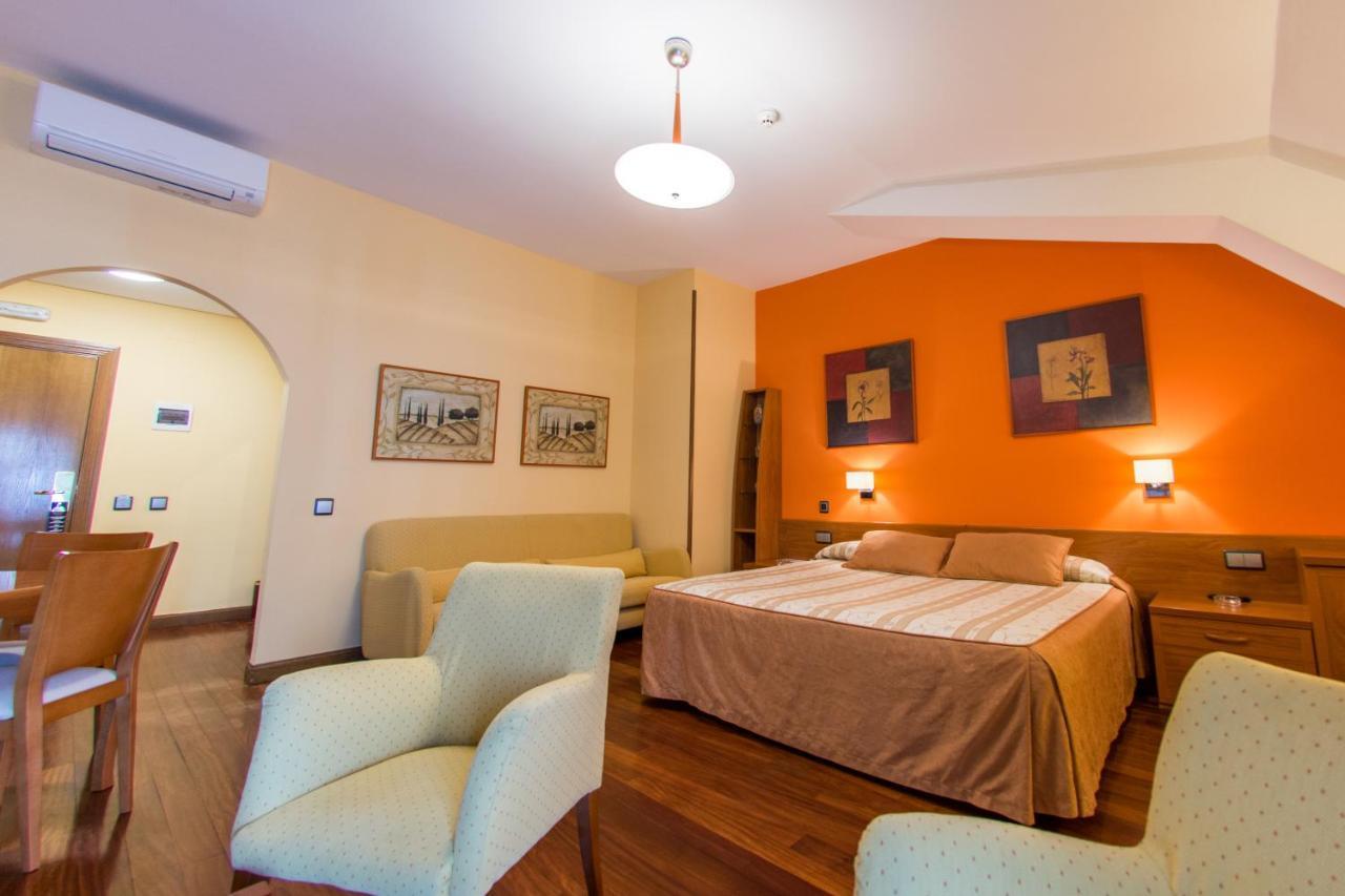Hotel Los 5 Pinos Madrid Exterior photo