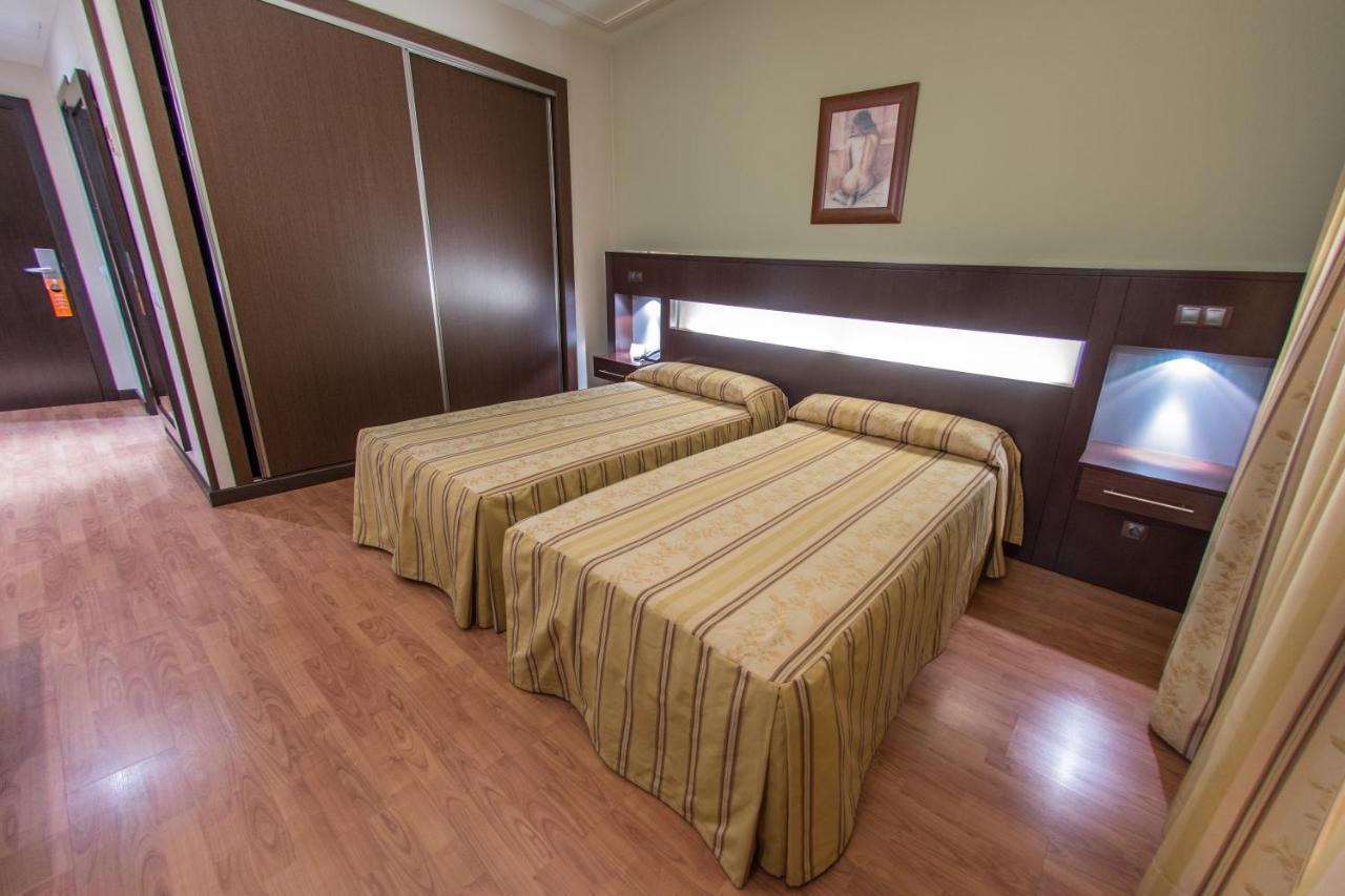 Hotel Los 5 Pinos Madrid Exterior photo