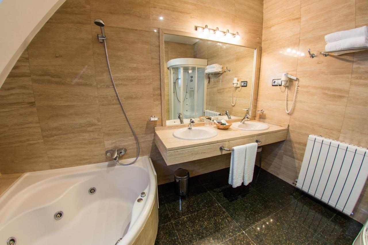Hotel Los 5 Pinos Madrid Exterior photo