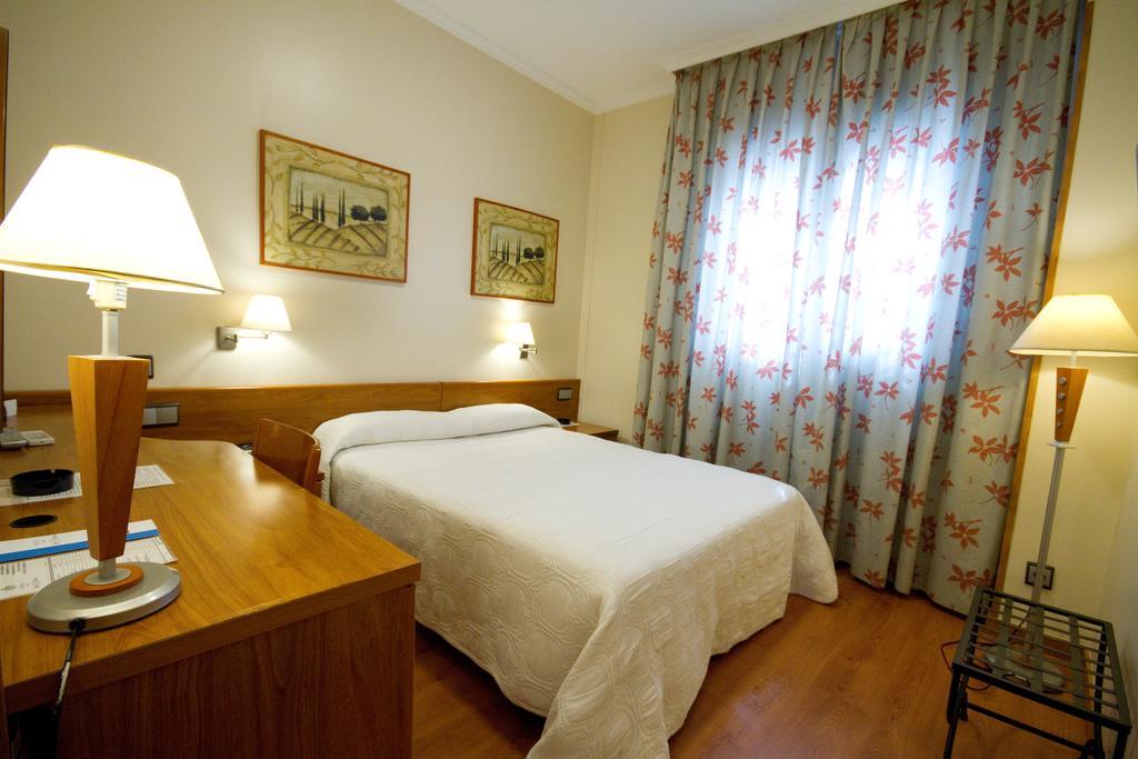 Hotel Los 5 Pinos Madrid Exterior photo
