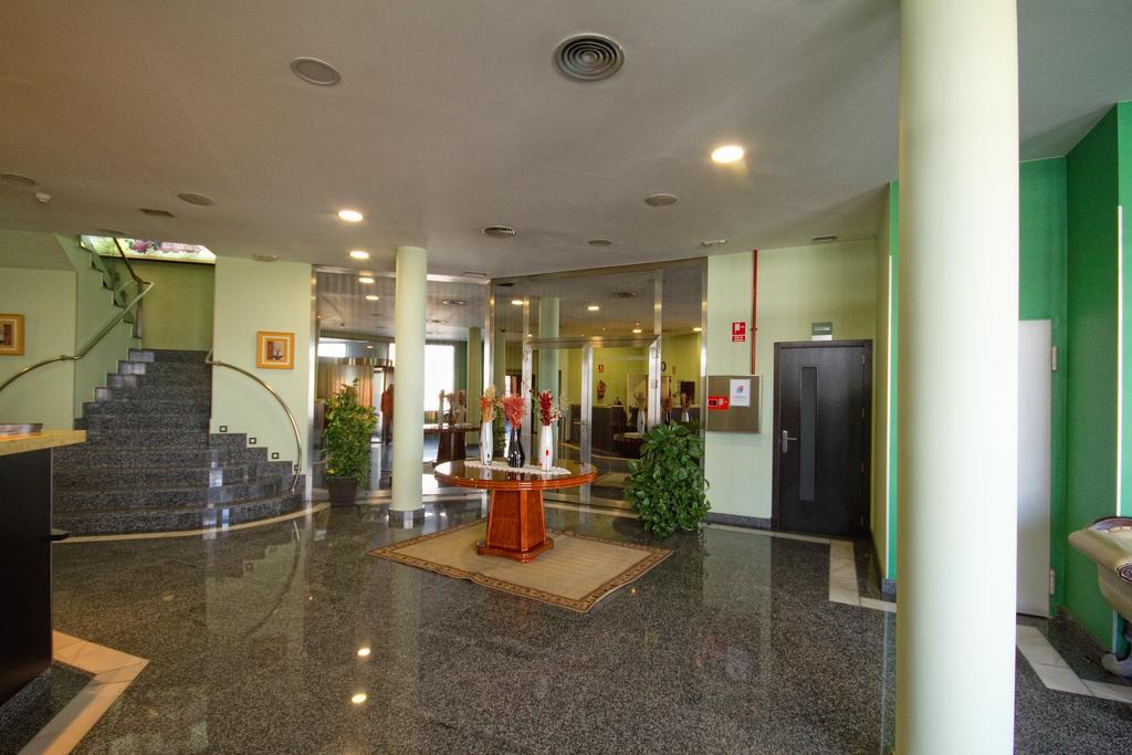 Hotel Los 5 Pinos Madrid Exterior photo